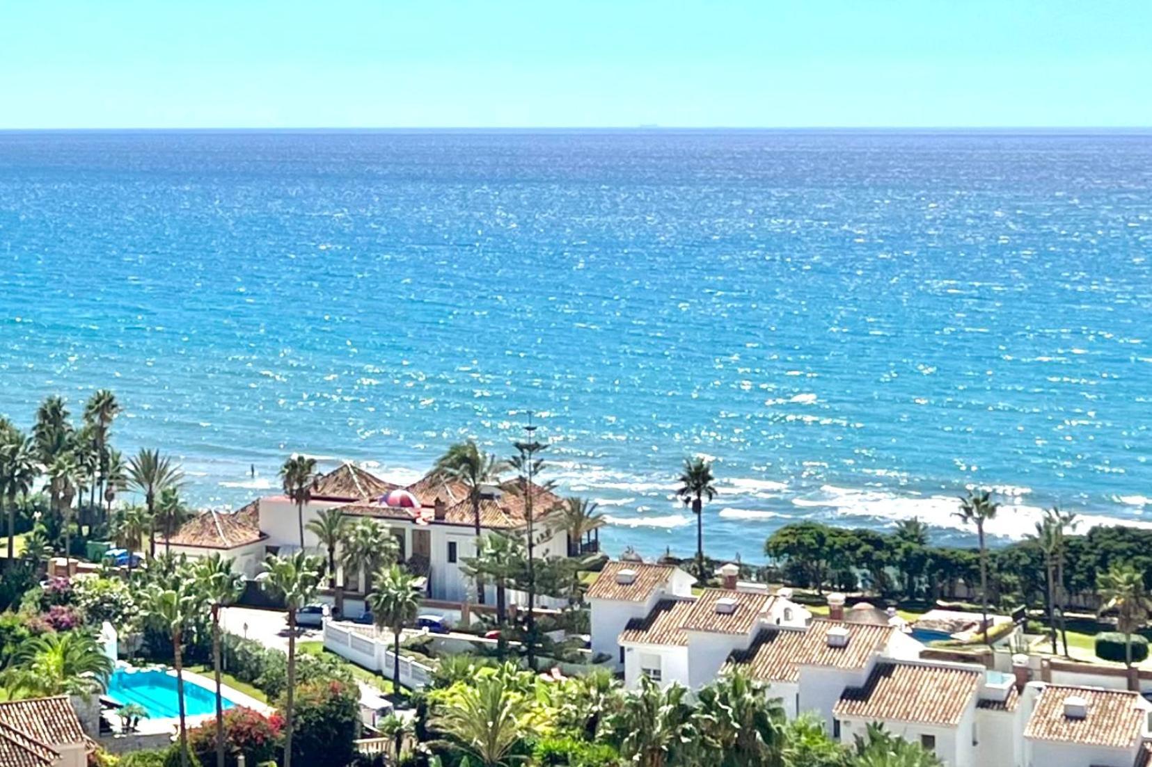 Marbella Beachfront - Beachside Apartment With Stunning Sea Views Eksteriør billede