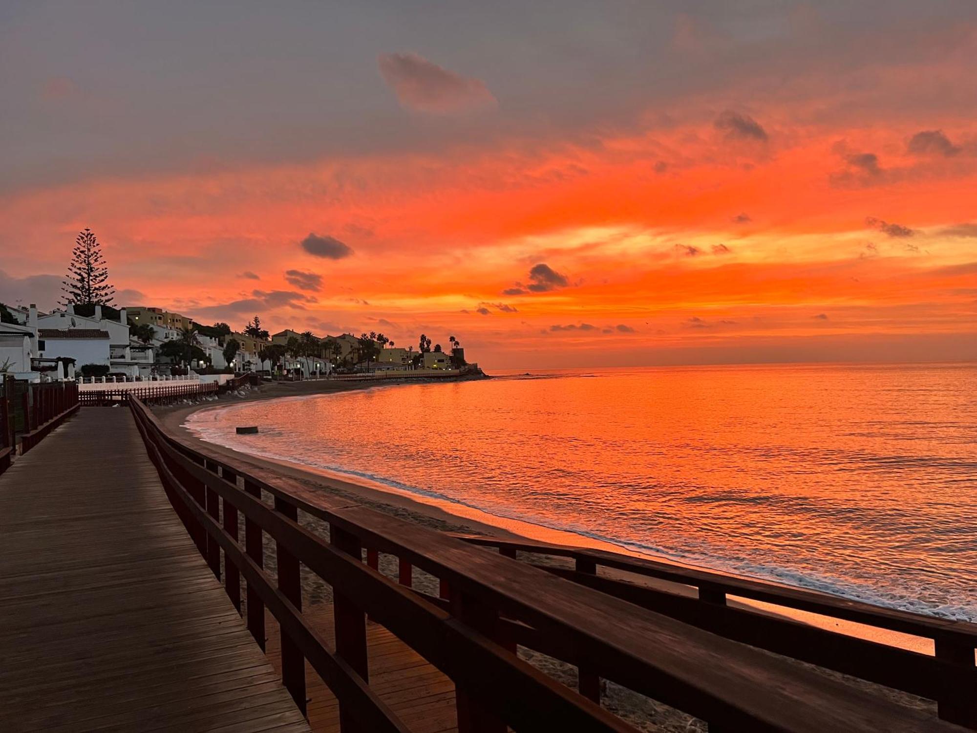 Marbella Beachfront - Beachside Apartment With Stunning Sea Views Eksteriør billede